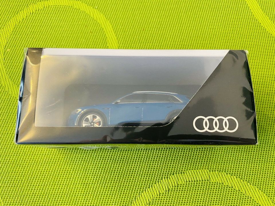 Audi e-tron 55 quattro 1:43 Antiguablau neu & ovp in Friedrichsdorf