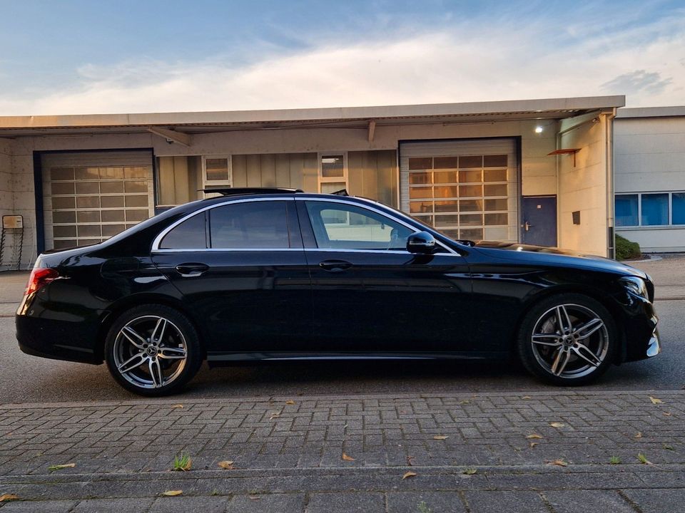 Mercedes-Benz E 220 /*AMG-Line Panorama 360°-Kamer SHZ Facelif in Kippenheim