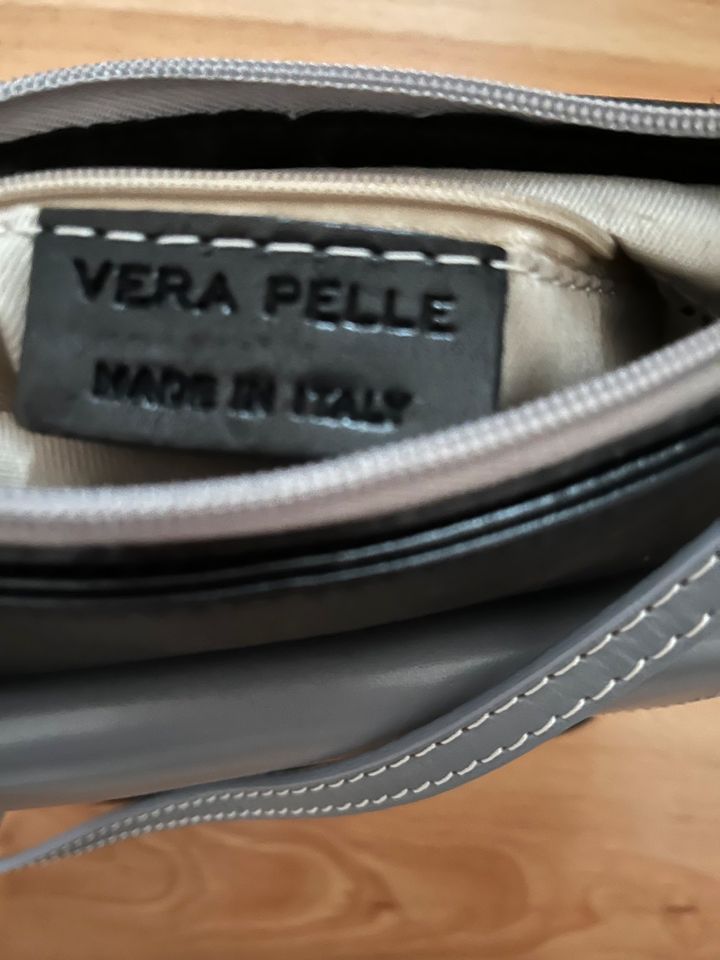 Kleine Handtasche, Umhängetasche, Damenhandtasche. Vera Pelle. in Berlin