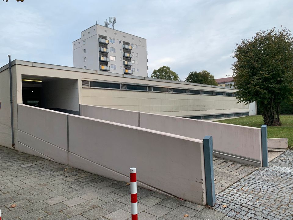 Großzügiger Garagenstellplatz in gepflegter Anlage, sofort verfügbar - Forstenried in München