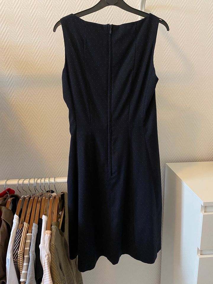 H&M Kleid Größe 38 Blau in Schellerten