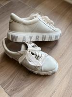 Sneaker cool Leder Runaway gr 4 gr 37 • Sehr gut Bayern - Pliening Vorschau