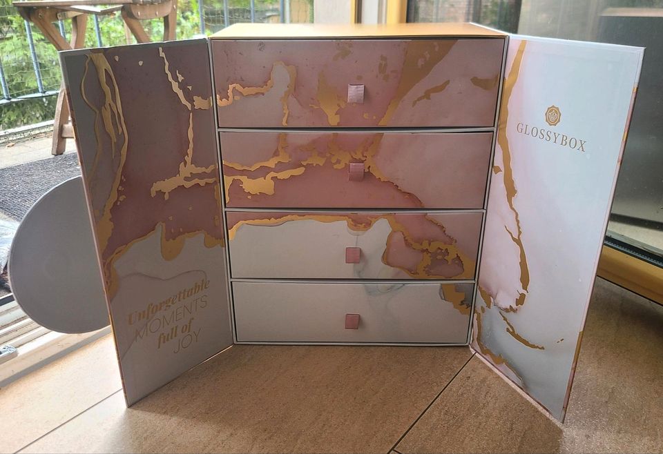 NEU Glossybox Adventskalender * Gesamtwert 529 Euro in Nürnberg (Mittelfr)