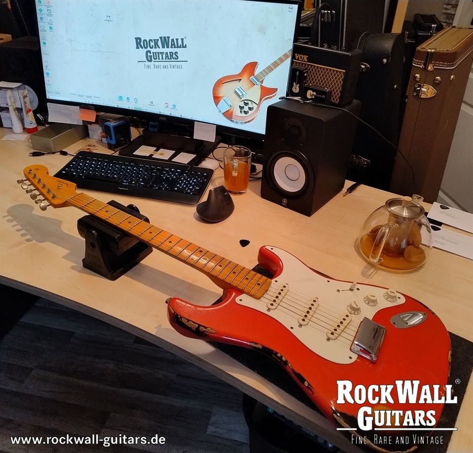 ✅   Fender Stratocaster 57 Custom Shop Fiesta Red over Sunburst in Centrum