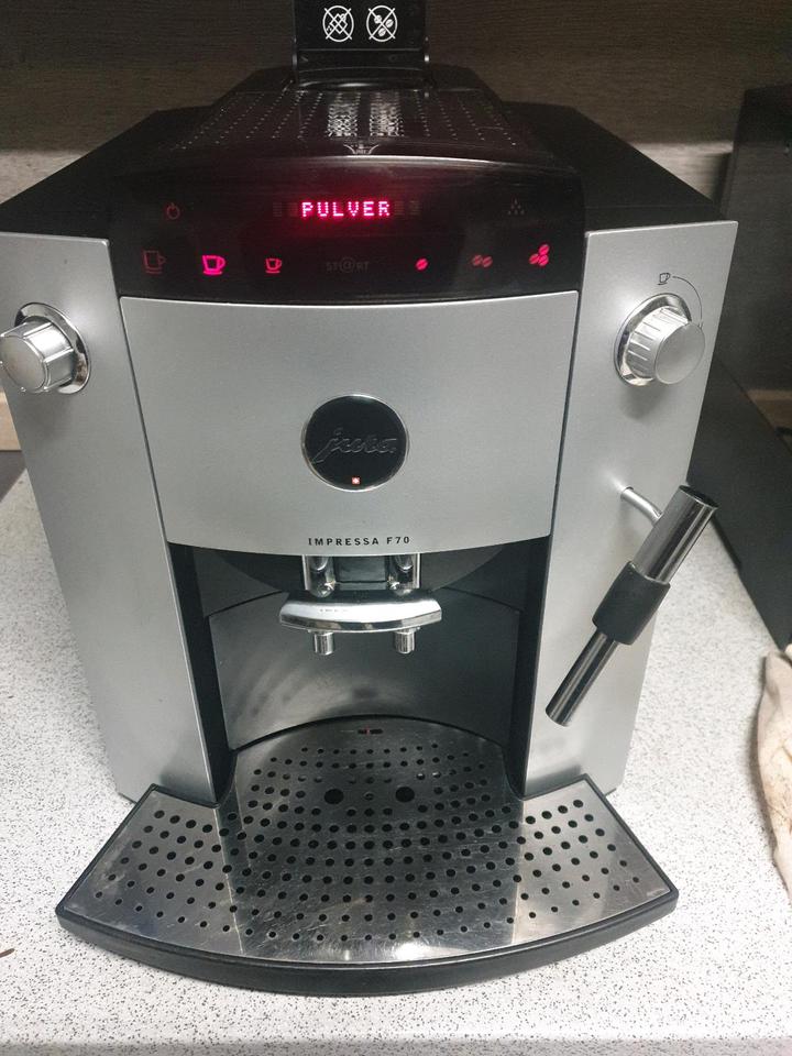 Jura Impressa F70 Kaffeemaschine Kaffeevollautomat Espresso in Heubach