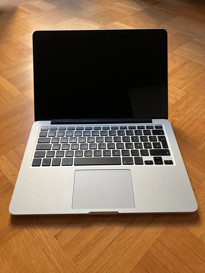 MacBook Pro 2015 13“ 8GB 512GB SSD Top Zustand OVP in München