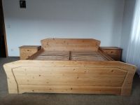 Vollholz Bett Kiefer ca. 2x2m Roste Nachttischchen Baden-Württemberg - Vöhringen Vorschau