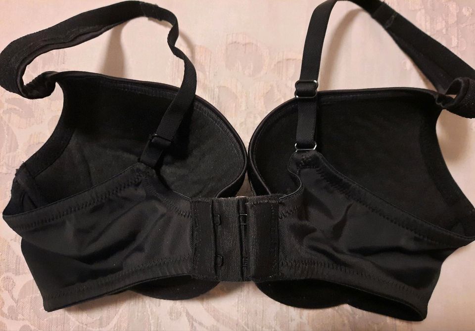 Hunkemöller BH 70 C  UK 32 C schwarz in Celle