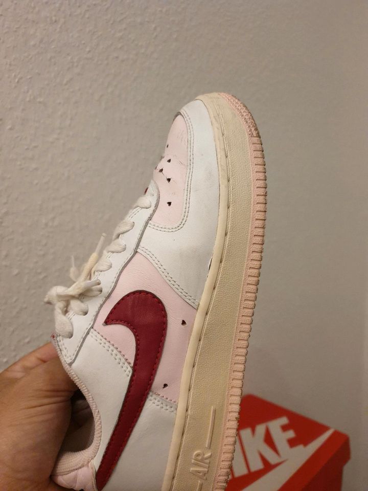 Nike Air Force One Valentinstag Edition Vintage Grösse 37.5 rare in Berlin