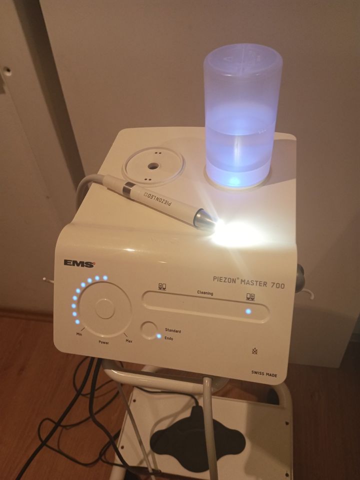 Generalüberholt EMS Master Piezon 700 LED Handstück Dental in Haar