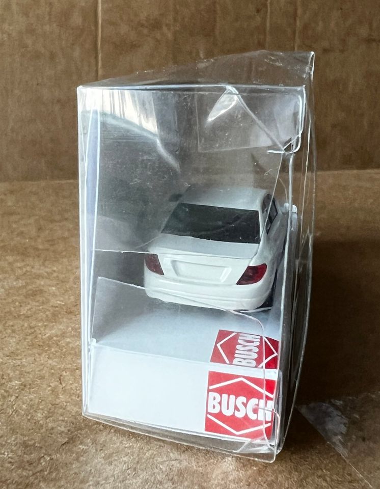 Modell 1:87/H0 PKW, Mercedes-Benz E-Klasse, weiß. Busch in Herscheid