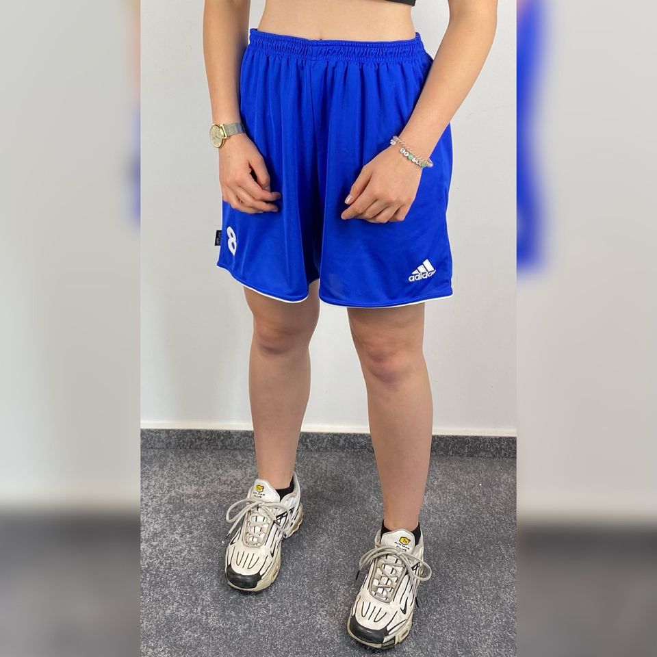 Vintage Adidas Shorts 25€* Damen L Short kurze Hose Sport Jogging in  Baden-Württemberg - Mudau | eBay Kleinanzeigen ist jetzt Kleinanzeigen