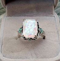Damen Ring 59 18,7 mm mit großem weißen Opal rundherum grüne Opal Nordrhein-Westfalen - Haan Vorschau