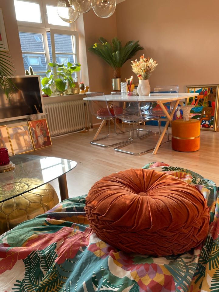 2 Kissen rund orange Yoga samt Retro ethno Hippie Sofa Bett in Düsseldorf