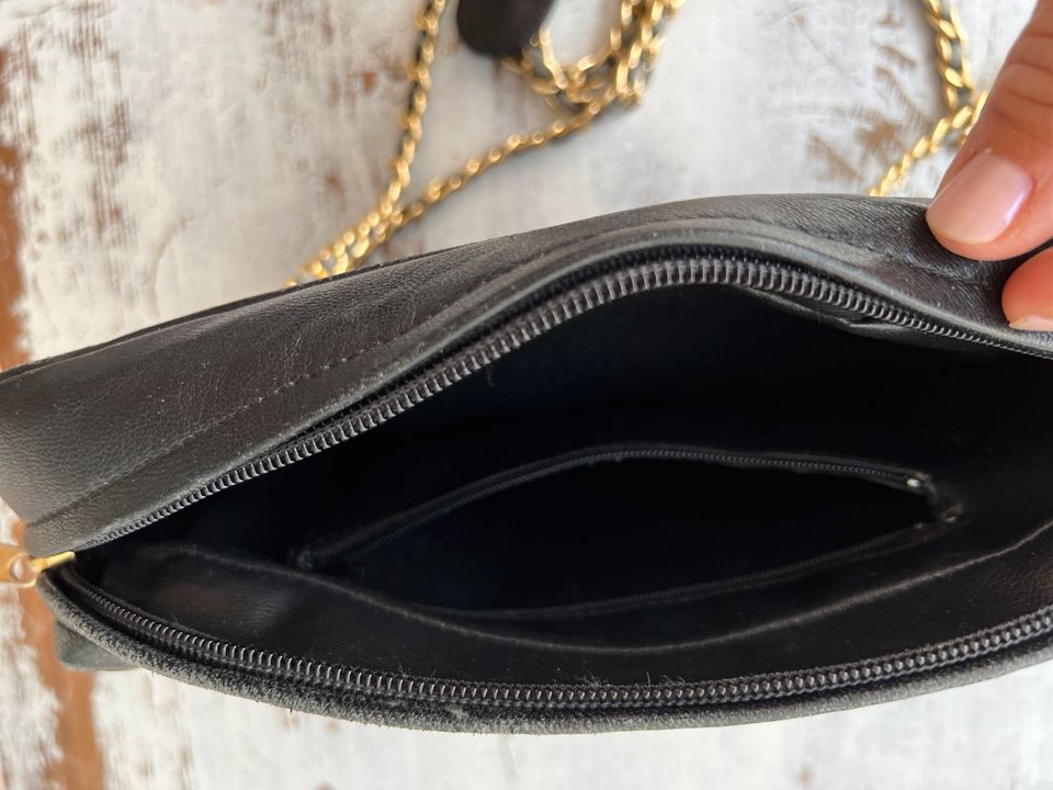 Schwarze Volleder Vintage Tasche (Versand möglich) in München