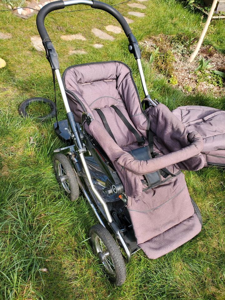 Emmaljunga Kinderwagen mit Luftbereifung & viel Zubehör in Aukrug