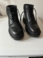 HugonBoss Boots Gr. 43 schwarz Mecklenburg-Vorpommern - Jesendorf Vorschau