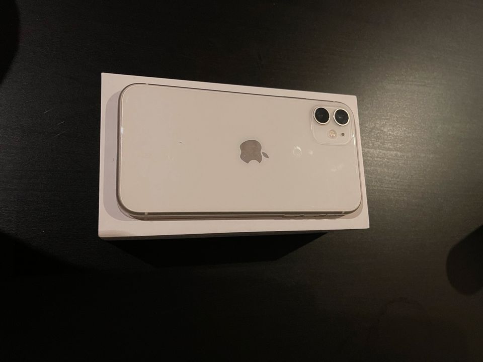 Apple IPhone 11 weiß 64GB in Garrel