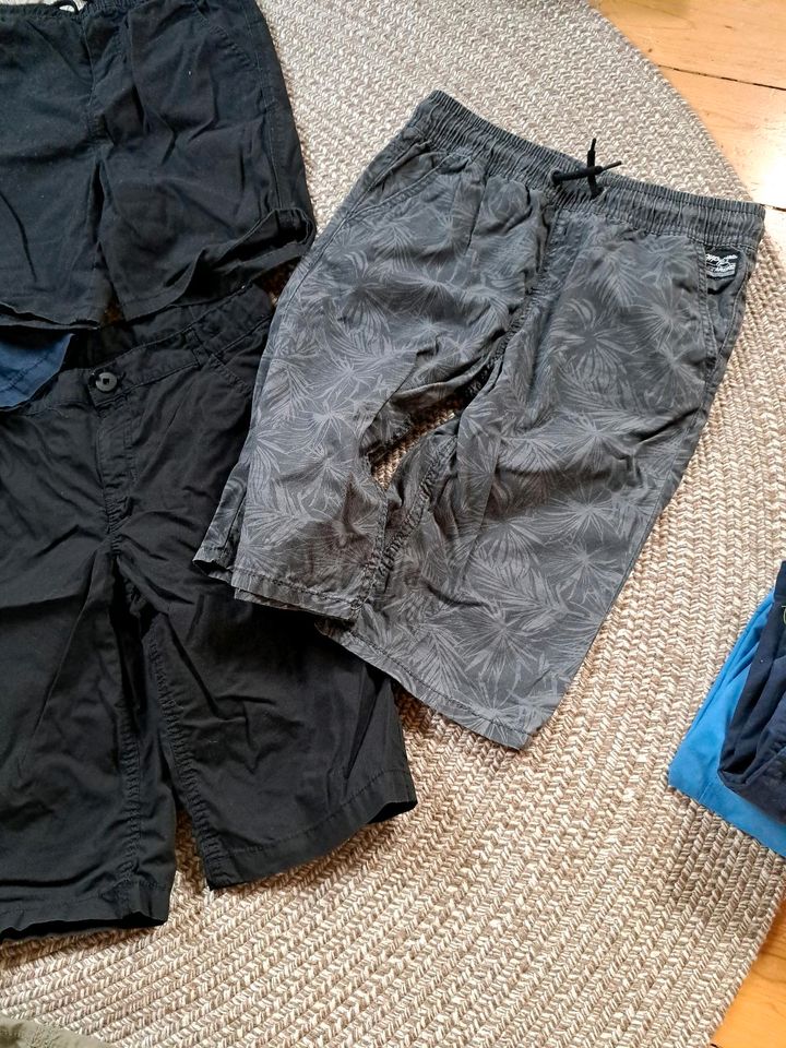 Shorts, kurze Hose, Gr. 158, 5 Stück in Marburg