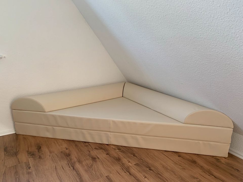 Sofa-Couch Kuschelecke Klappdreieck Kunstleder in Tangstedt 
