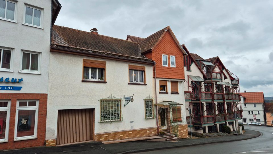 Einfamilienhaus mit Werkstattanbau in zentraler Lage in Frankenberg (Eder)