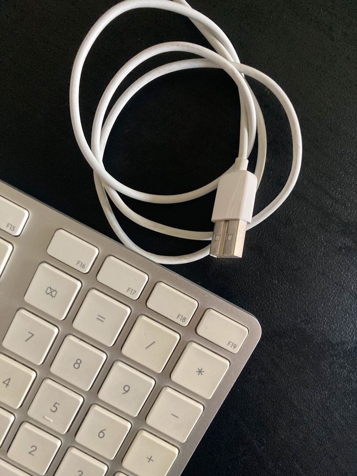Apple Magic Keyboard Tastatur Deutsch 2 Tasten defekt USB in Unterschleißheim