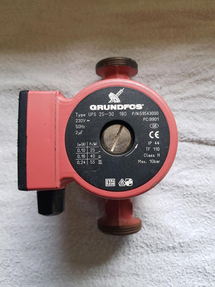 Grundfos Umwälzpumpe UPS 25-30-180 in Aurich