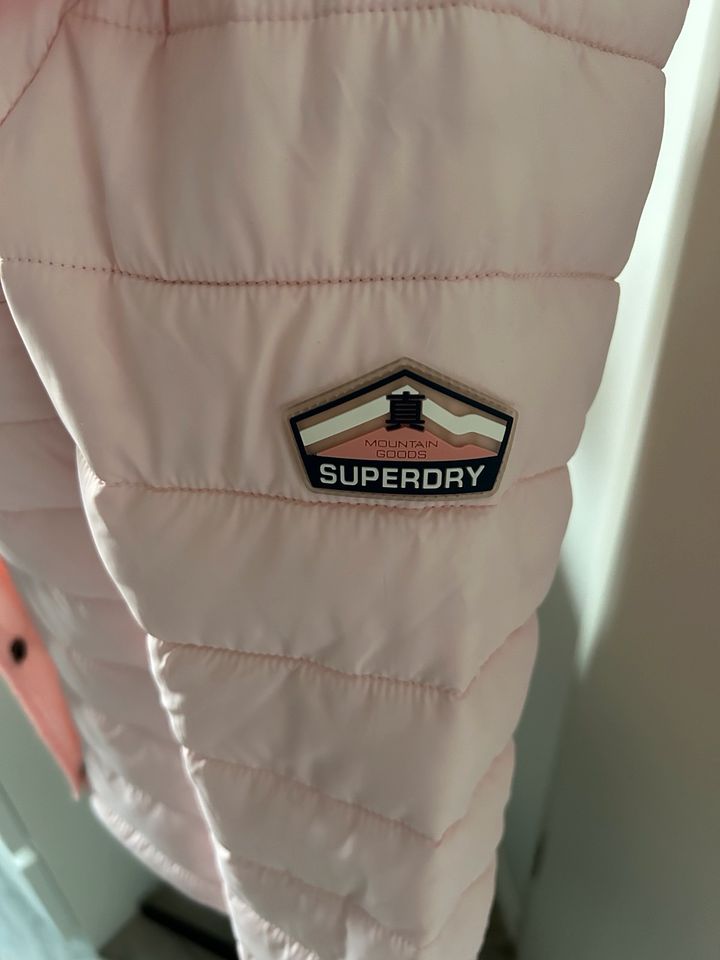 Superdry Übergangsjacke in rosa in Twedt b Schleswig