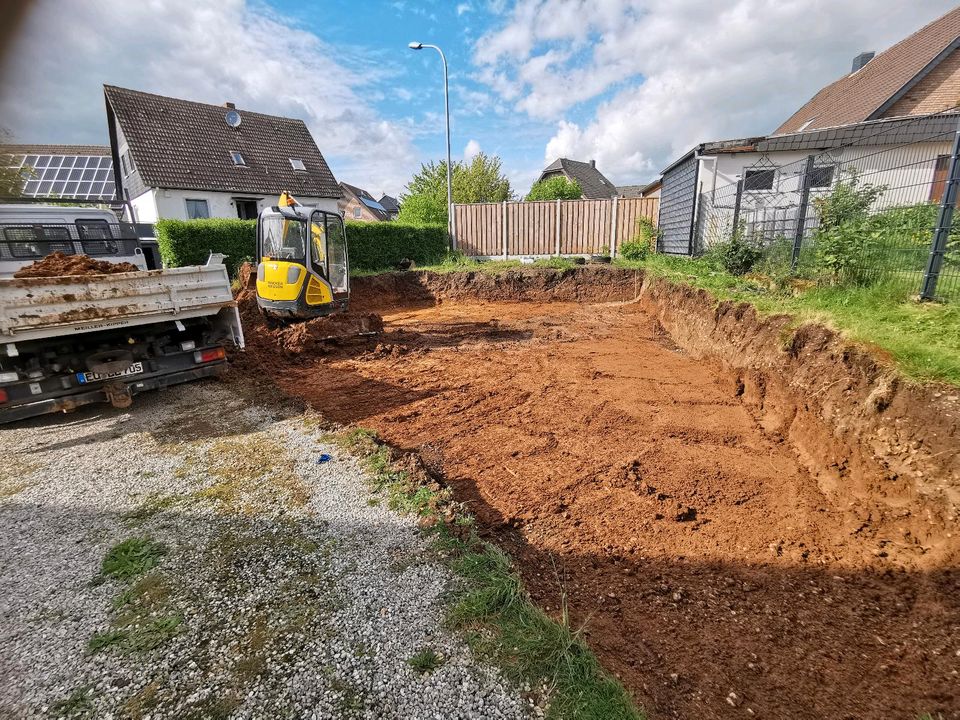 Baggerarbeiten Wurzelentfernung Rhodearbeiten Ausschachtung Pool in Bad Münstereifel