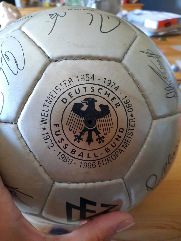 Fan Ball  Deutscher Fussball Bund  Mit aufgedruckten Unterschrift in Ober-Ramstadt