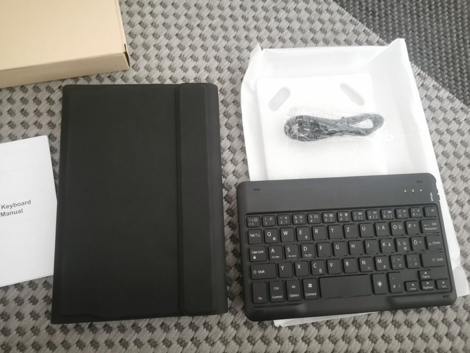 Tablet Hülle Halterung mit Tastatur Neu in Mosbach