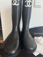 Chanel Gummistiefel Stiefel Regenstiefel 40 Kr. München - Grünwald Vorschau