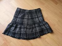 Schicker Bouclé Rock Hallhuber 38 schwarz weiß silber Hessen - Gießen Vorschau