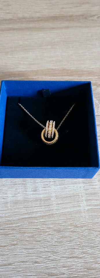 Swarovski Halskette geflochtene Ringe in Eisleben
