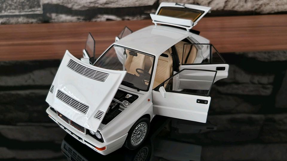 Lancia Delta HF Integrale Evoluzione 2 / Kyosho / weiß / 1:18 in Bremervörde