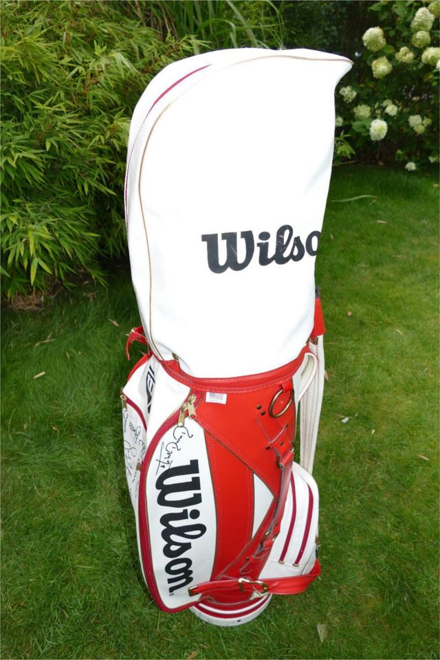 Wilson Golfbag mit Unterschriften in Willich