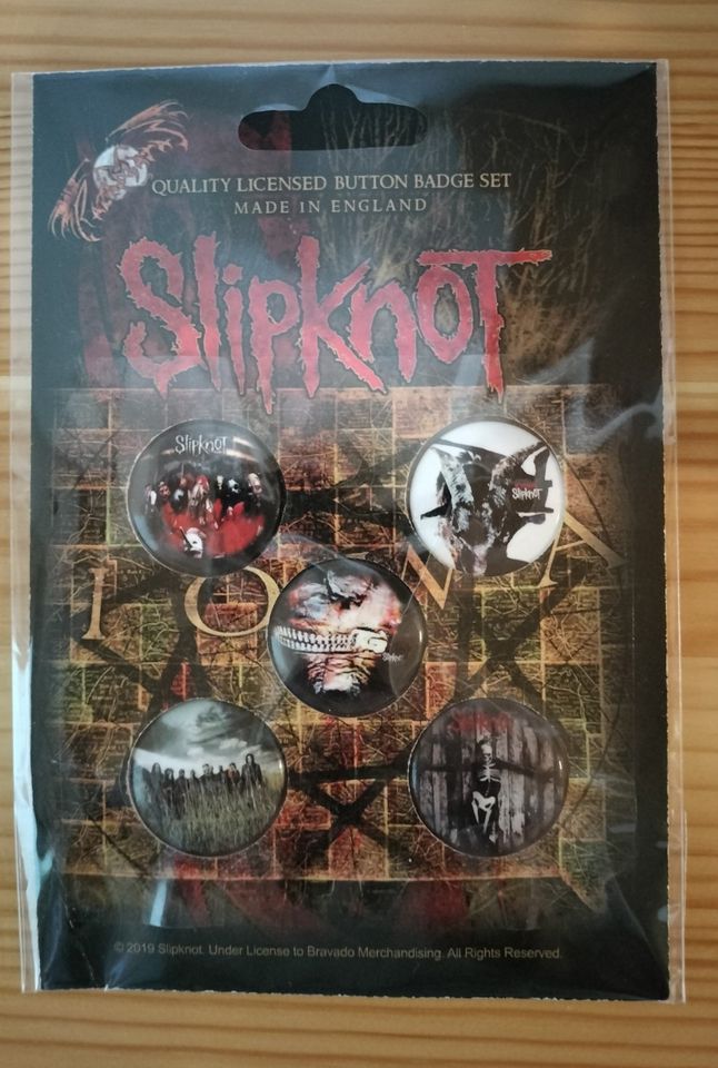 SLIPKNOT PINS NEU METALLICA KORN FIVE FINGER DEATH PUNCH in Affing