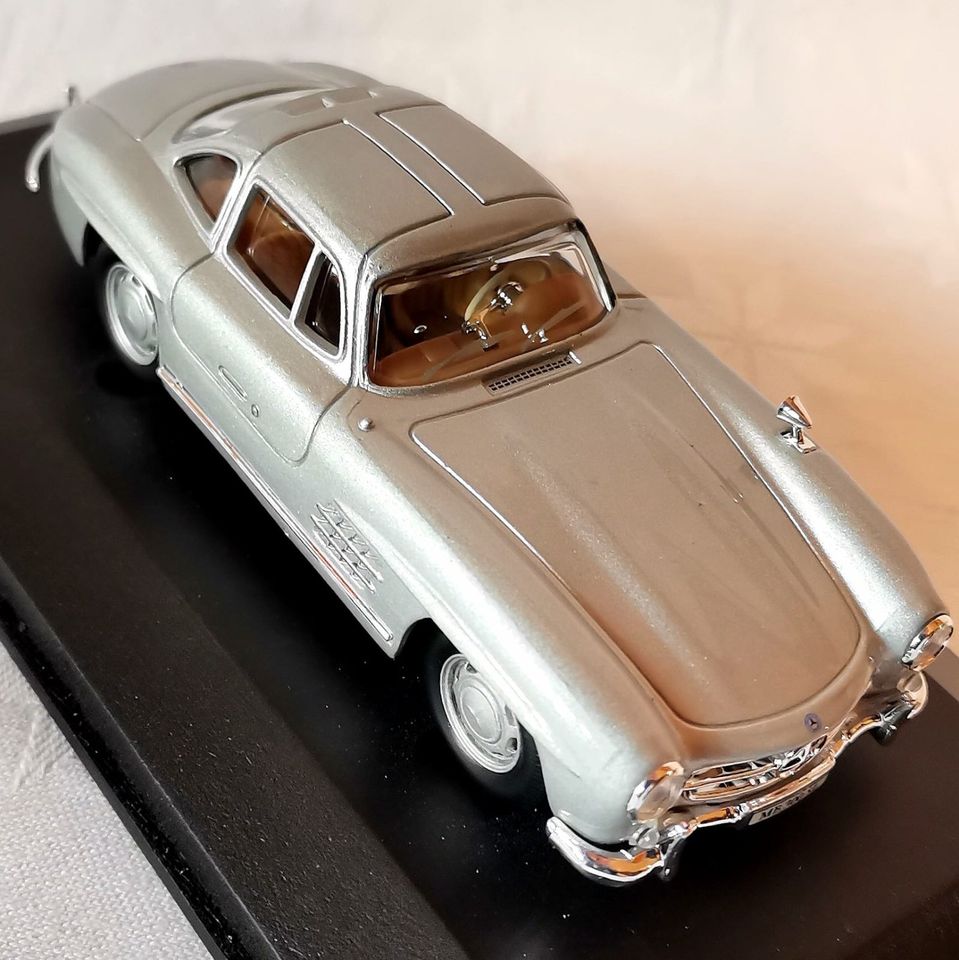 Mercedes 300 SL - silber metallic - Druckguss – 307, Modellauto in Königsbrunn