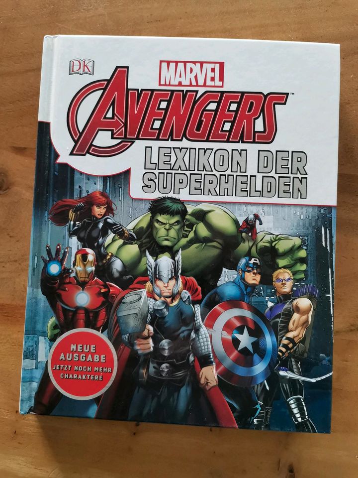 Marvel Avengers Lexikon der Superhelden, gebraucht, Zustand gut in Freiburg im Breisgau