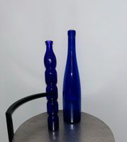 2 blaue Flaschen Glasflaschen Dekoration Hessen - Schöneck Vorschau