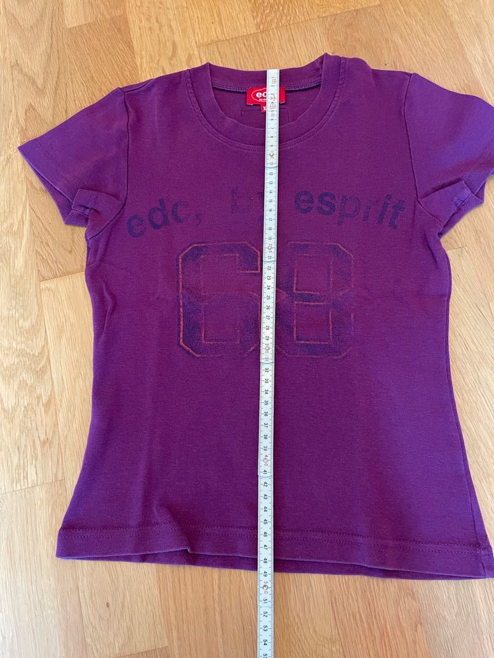 edc Esprit T-Shirt lila Vintage Druck XS in München