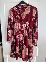 Vero Moda Kleid Gr. M Blumen dunkelrot Niedersachsen - Ostercappeln Vorschau