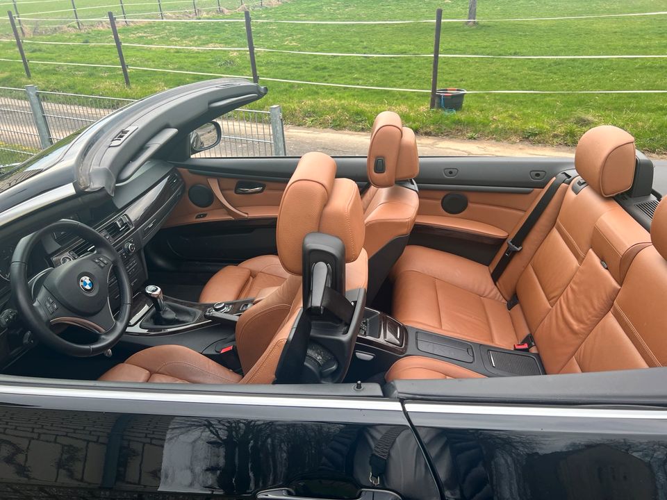 BMW 318i Cabrio - schwarz - Leder Dakota sattelbraun in Jülich