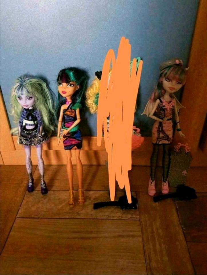 Monster High Puppen abzugeben in Karlskron