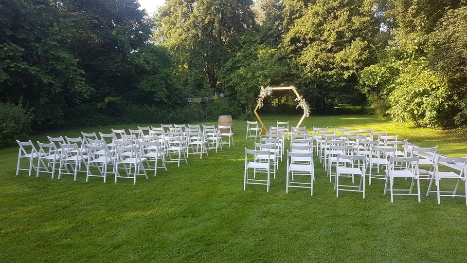 Klappstuhl weiß Freie Trauung Klappstühle mieten Hochzeit in Schutterwald