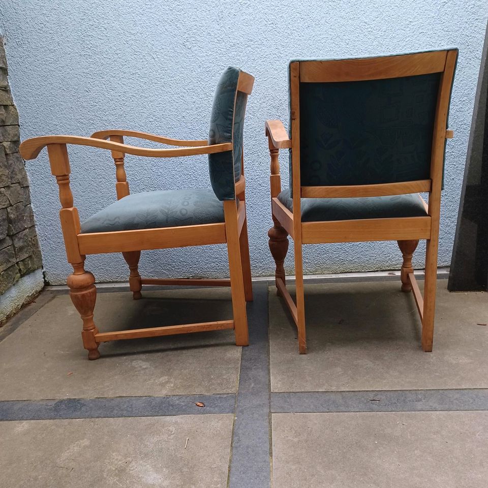 Holzstühle gepolstert mit Armlehne in Aachen