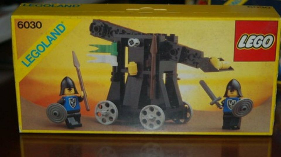 SUCHE Lego 6030 Box Schachtel OVP Ritter Falken Burg Schatz in Regensburg