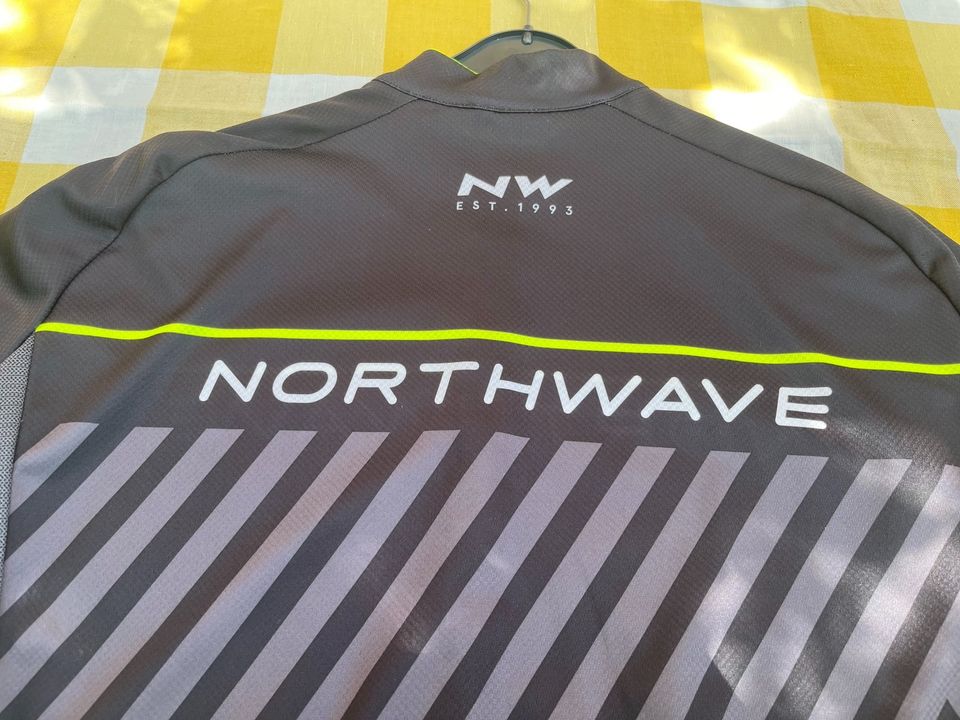 Kurzes Rennradtrikot Herren Firma Northwave neuwertig in Glonn