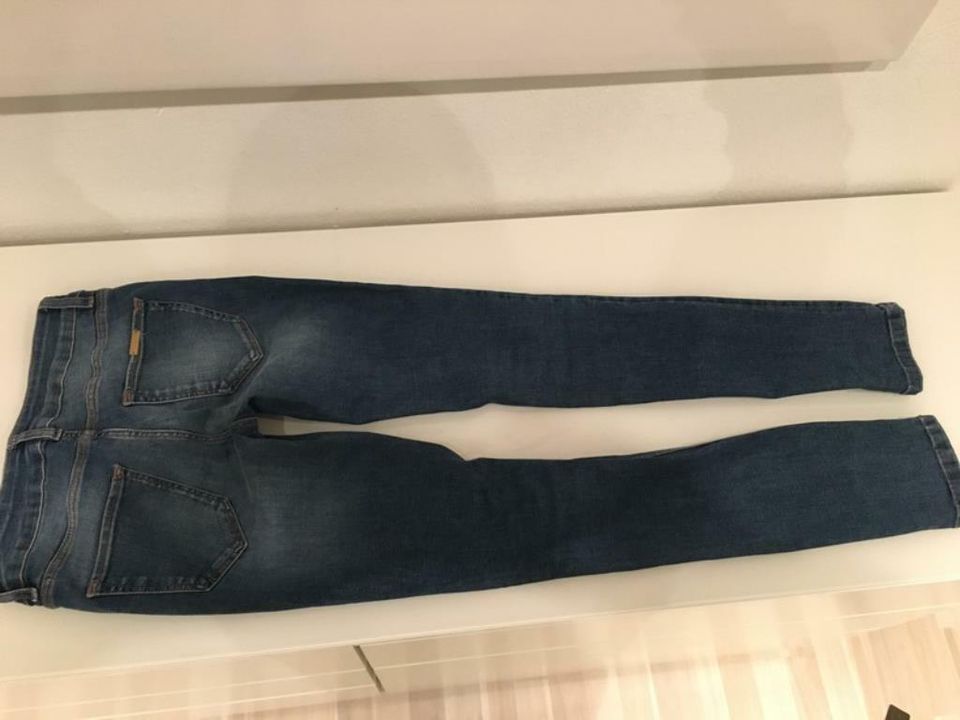 Massimo Dutti Jeans Skinny Fit Gr. 34 in Lorsch