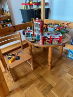 Kindertisch mit 4 Stühlen (ohne Spielzeug) Frankfurt am Main - Innenstadt Vorschau